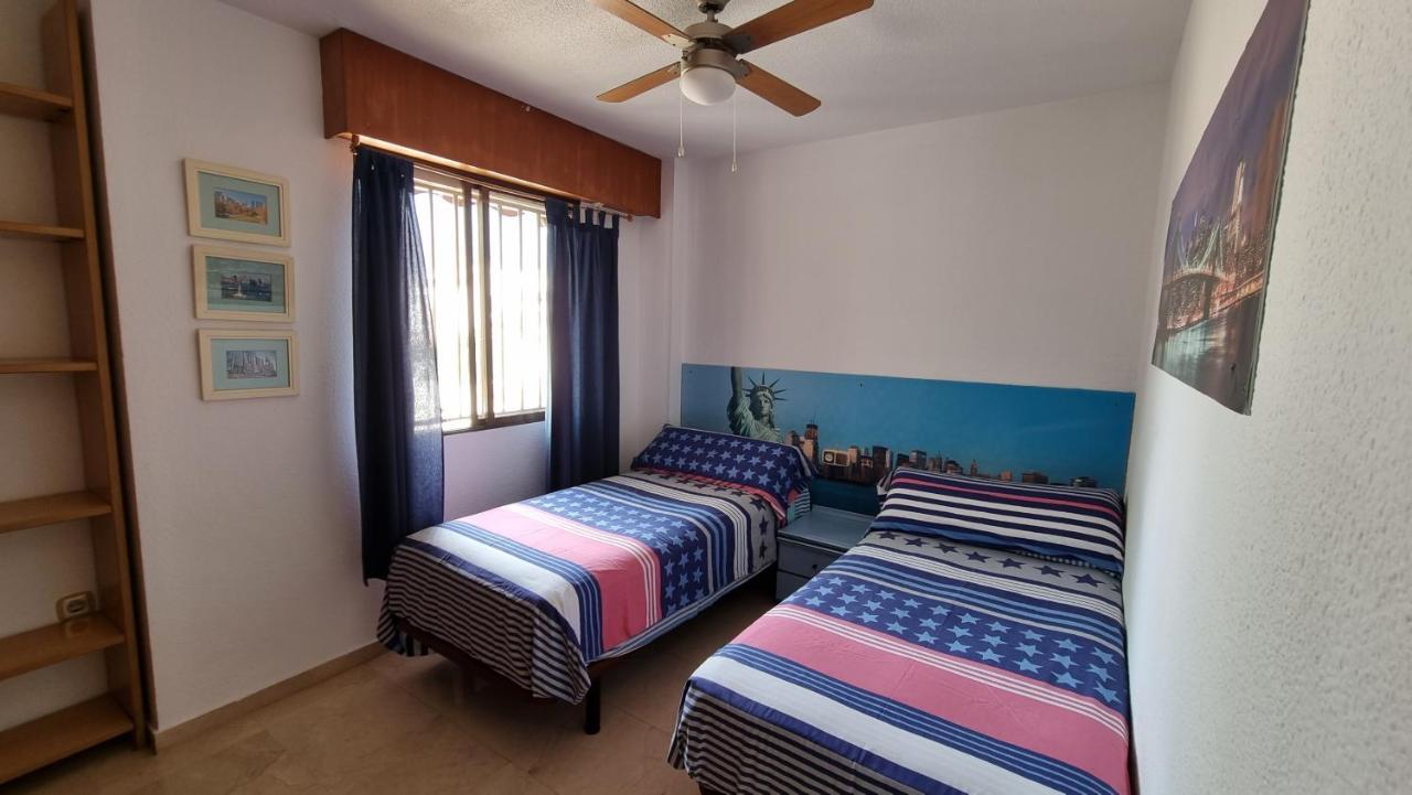 Atico Con Terraza Y 2 Habitaciones En Casco Antiguo Benidorm Eksteriør billede